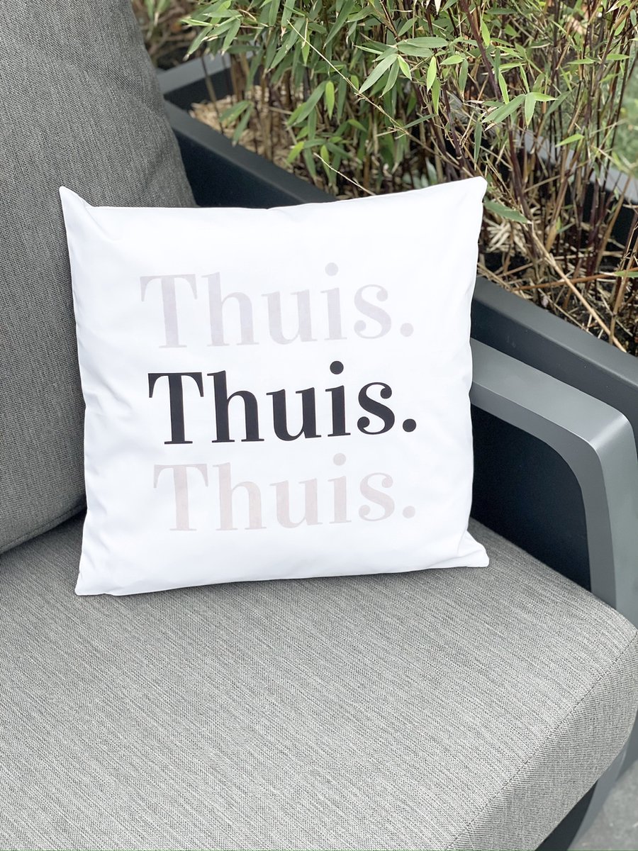 sierkussen thuis tuinbank